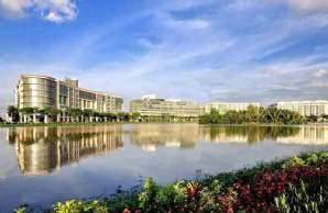 Crescent Plaza