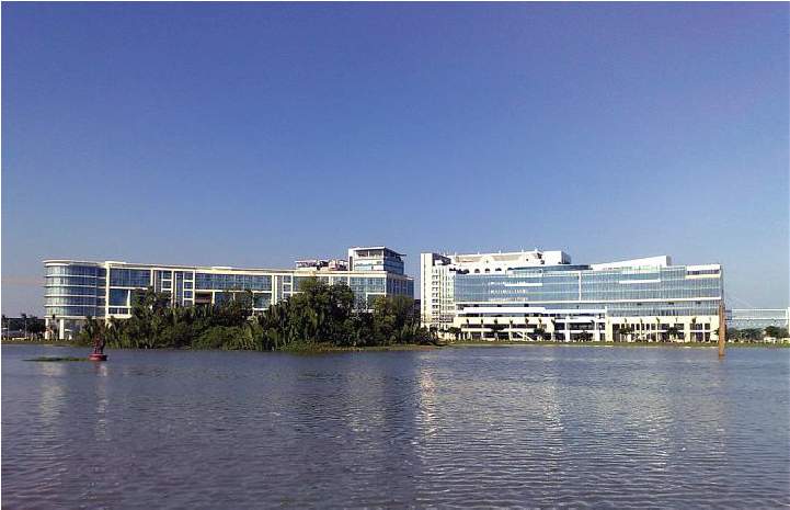 Crescent Plaza